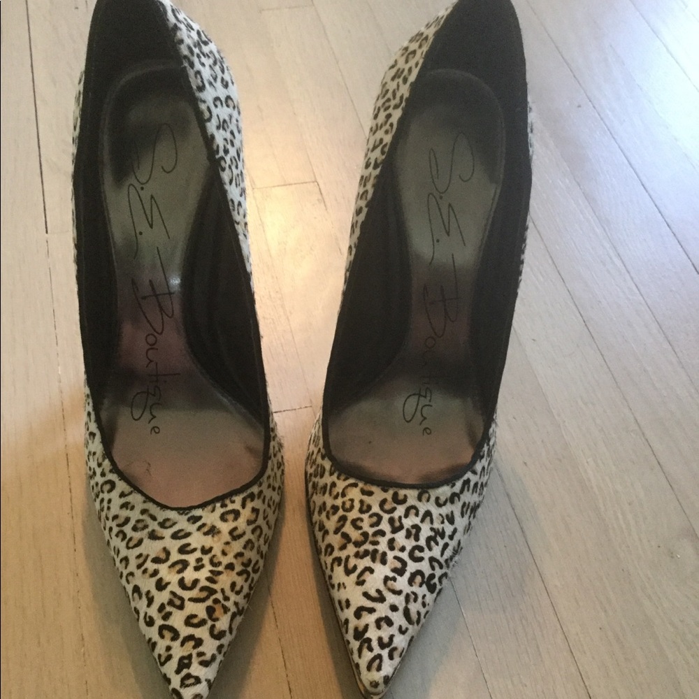 Leapord pumps